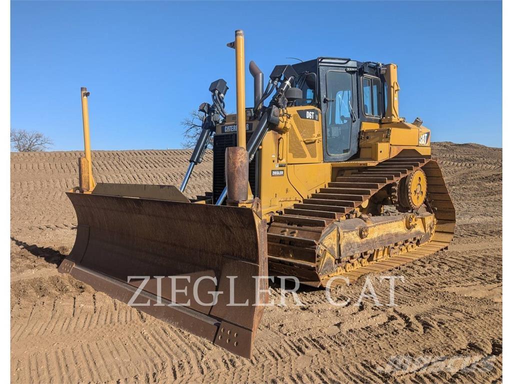 CAT D6T Buldozer sobre oruga