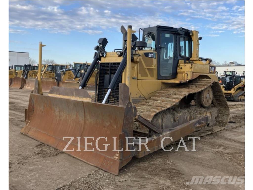 CAT D6T Buldozer sobre oruga