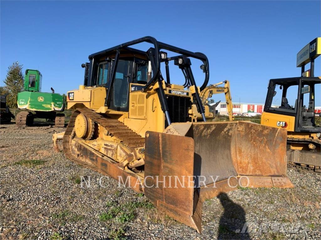 CAT D6T Buldozer sobre oruga