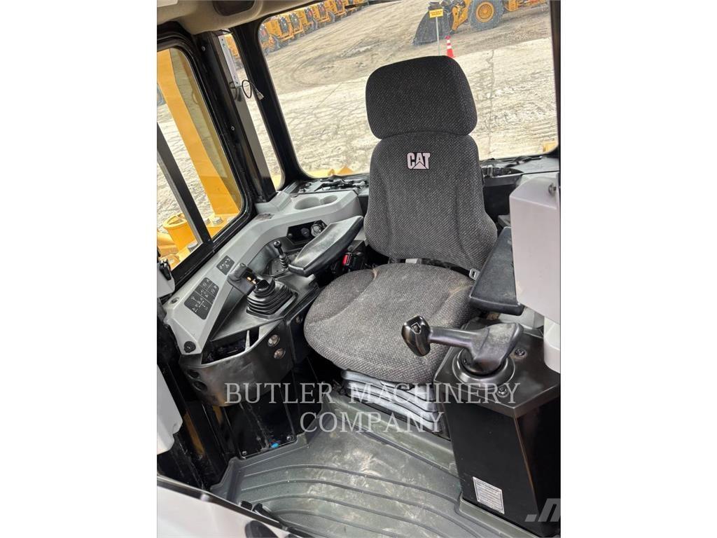 CAT D6T Buldozer sobre oruga