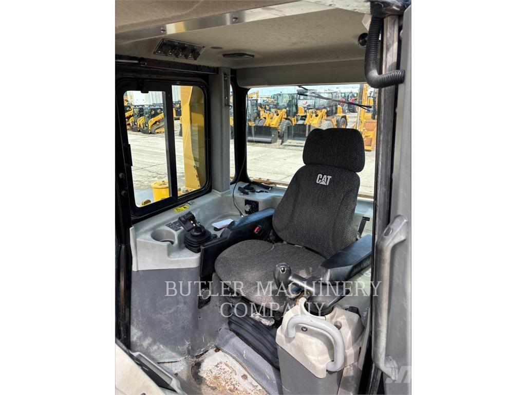 CAT D6T Buldozer sobre oruga