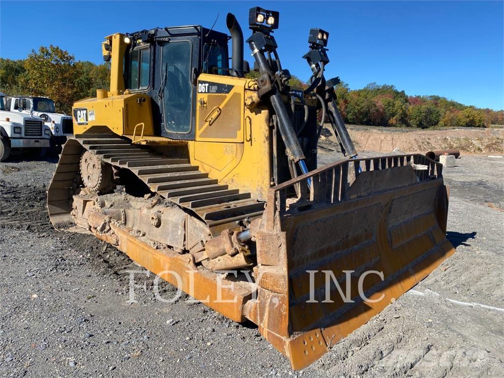 CAT D6T Buldozer sobre oruga