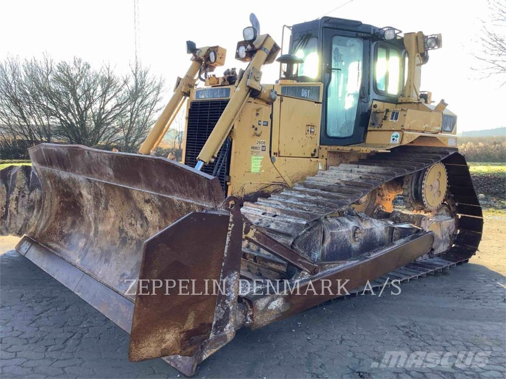 CAT D6T Buldozer sobre oruga
