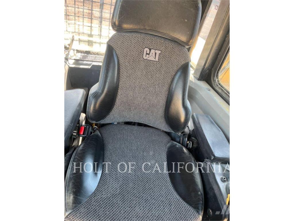 CAT D6T LGP Buldozer sobre oruga