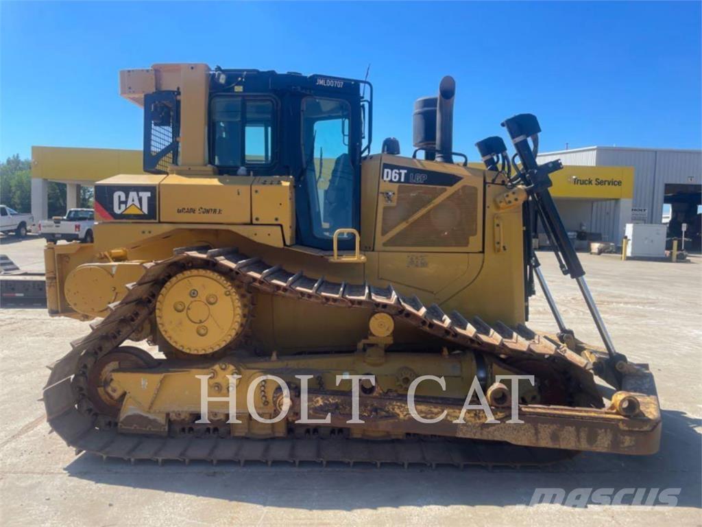CAT D6T LGP Buldozer sobre oruga