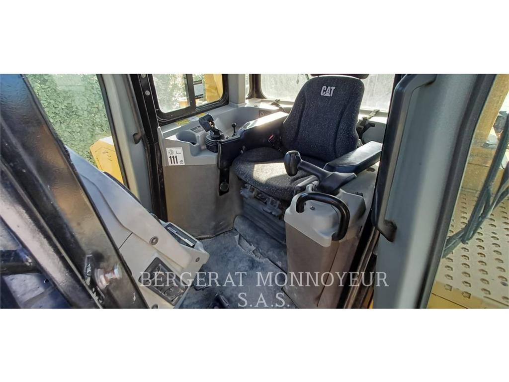 CAT D6T3B XW Buldozer sobre oruga