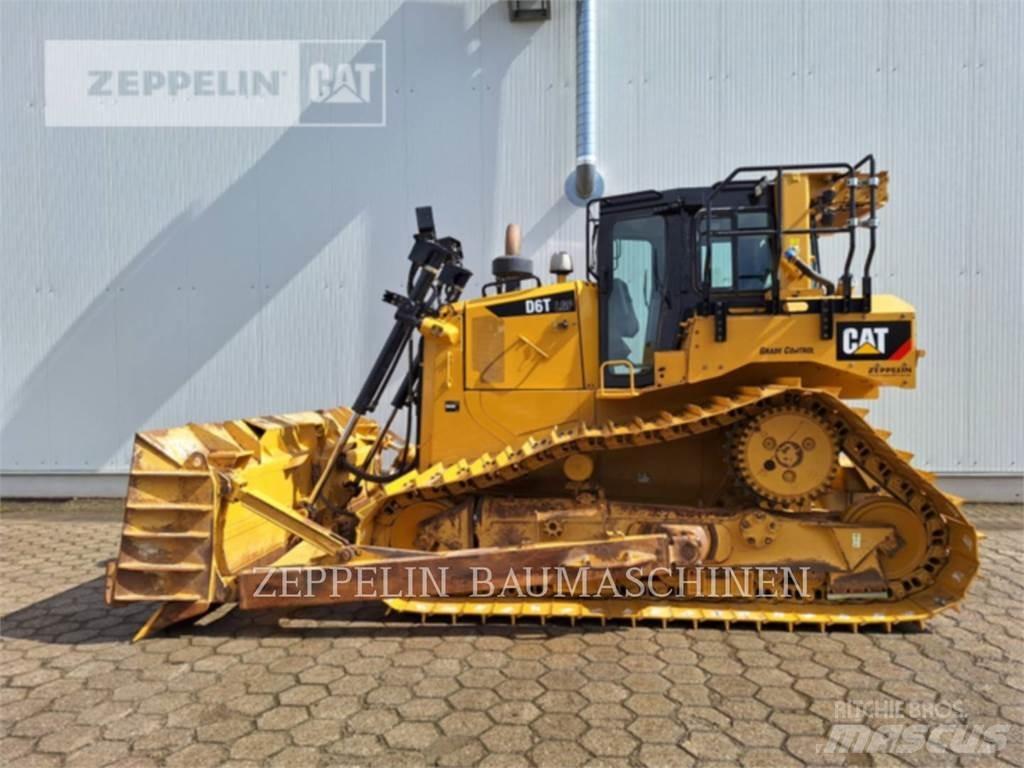 CAT D6TM Buldozer sobre oruga