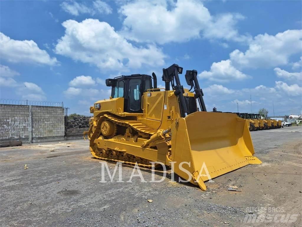 CAT D8 Buldozer sobre oruga