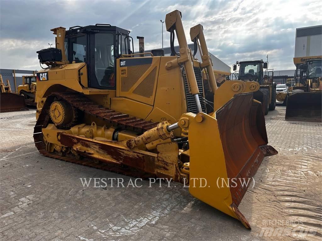 CAT D8T Buldozer sobre oruga