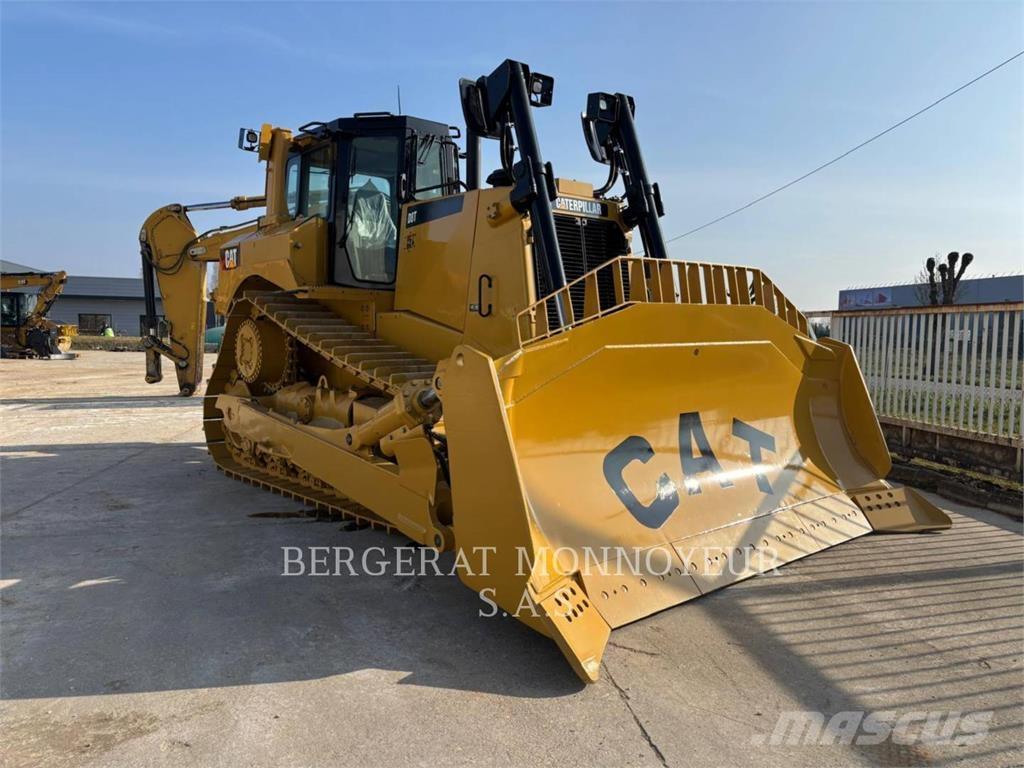 CAT D8T Buldozer sobre oruga