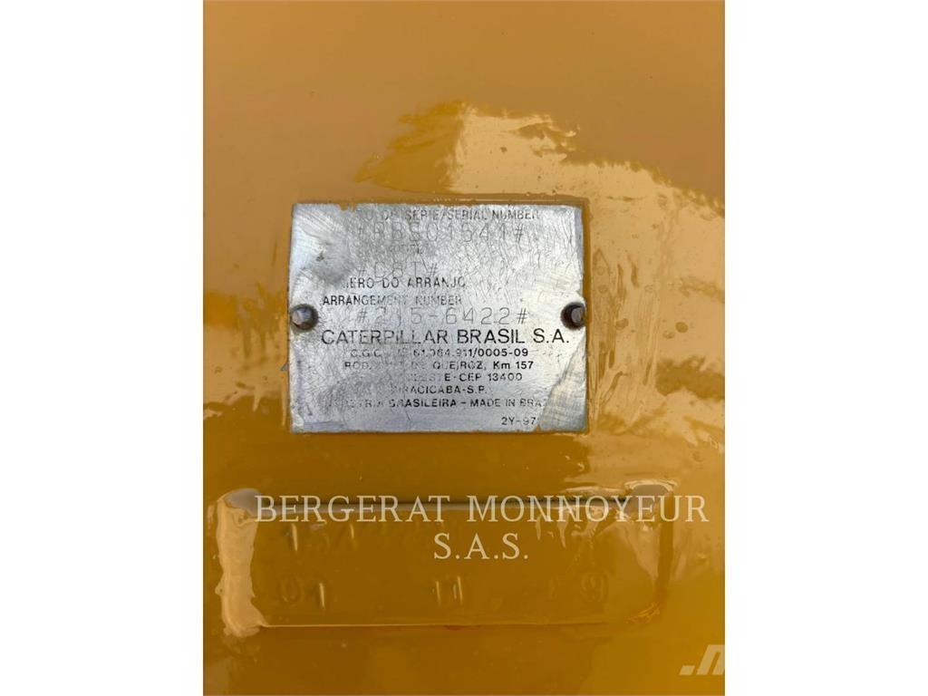 CAT D8T Buldozer sobre oruga