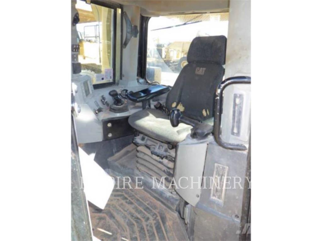 CAT D8T Buldozer sobre oruga