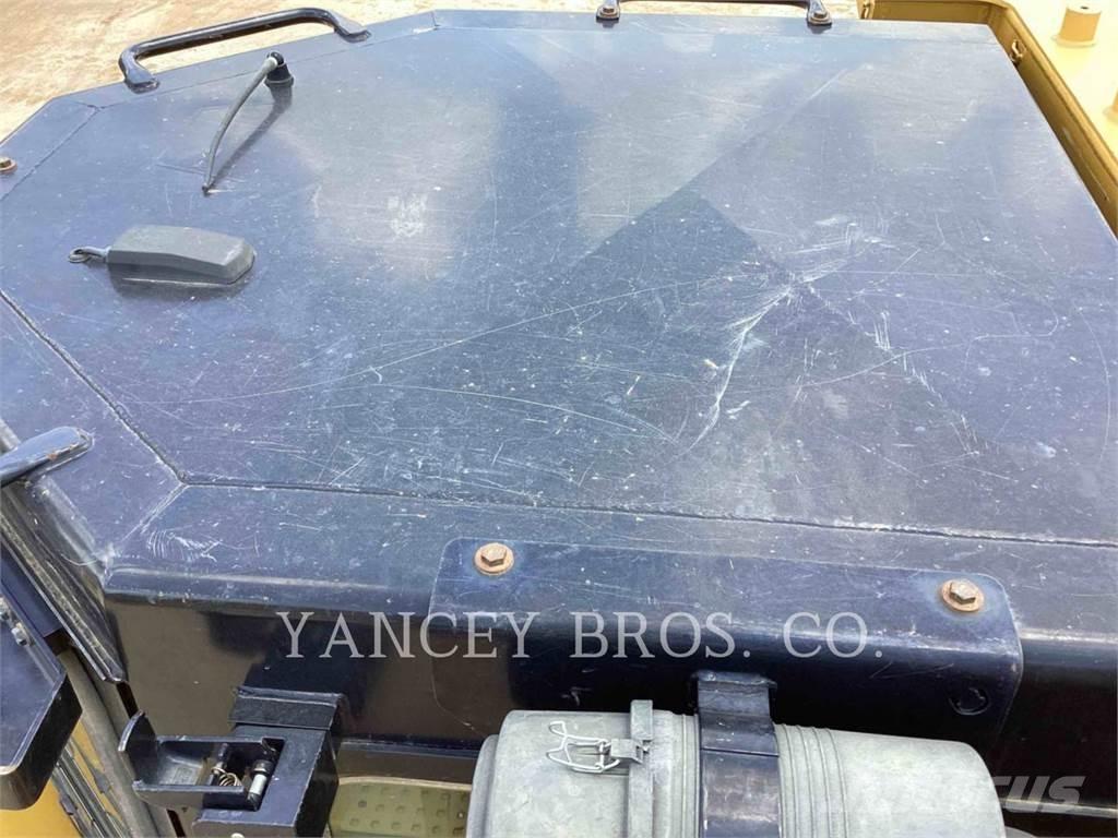 CAT D8T Buldozer sobre oruga