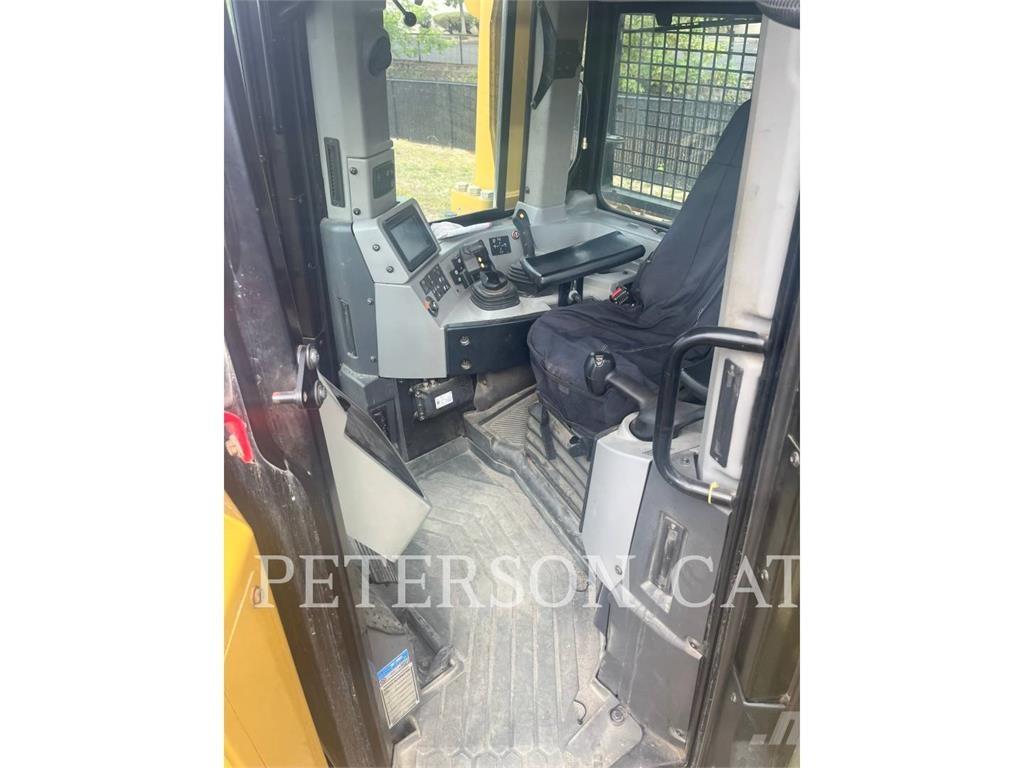 CAT D8T Buldozer sobre oruga