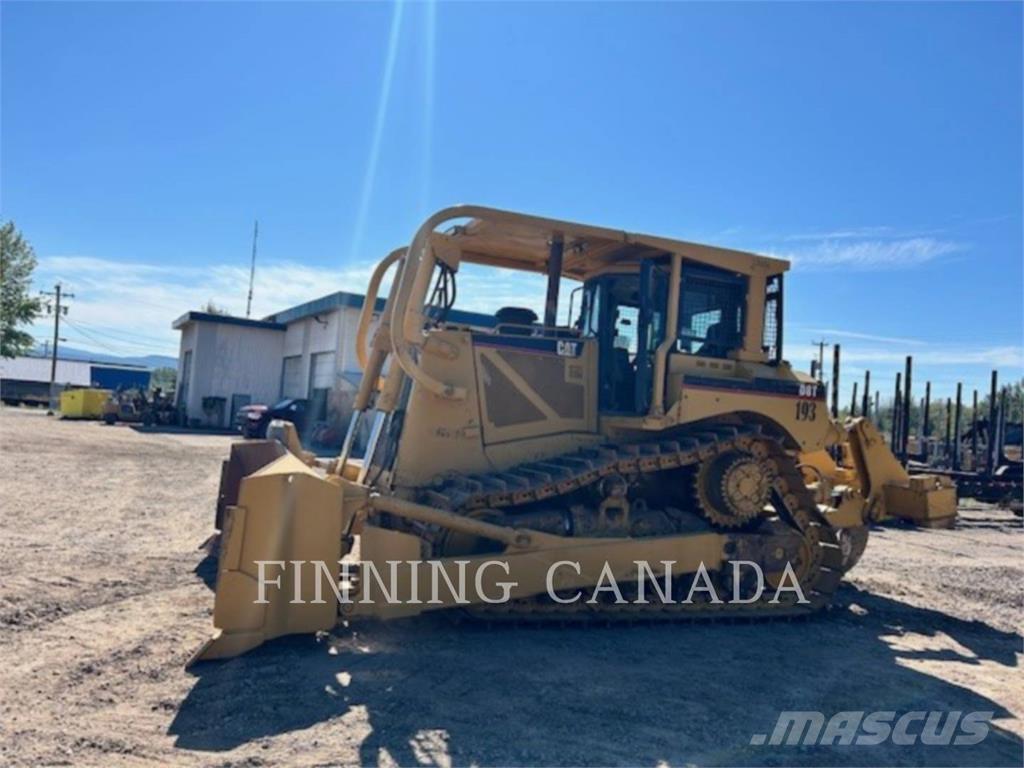 CAT D8T Buldozer sobre oruga
