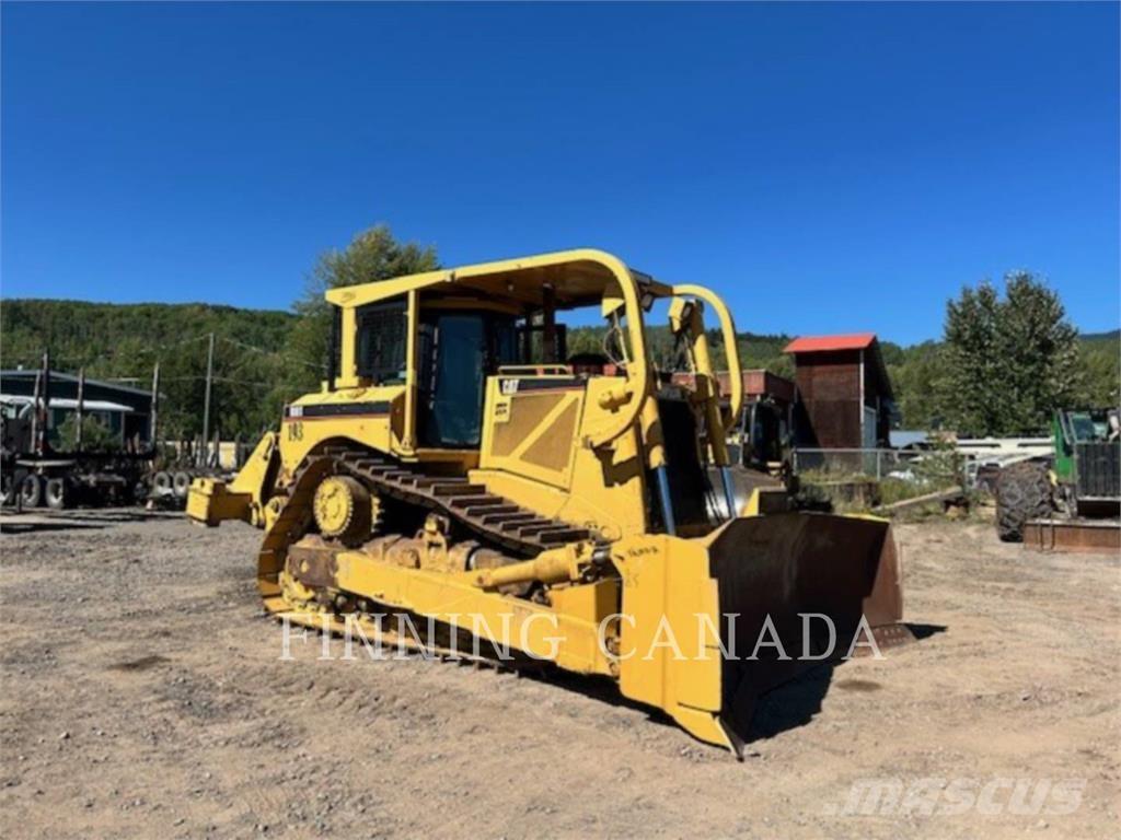 CAT D8T Buldozer sobre oruga