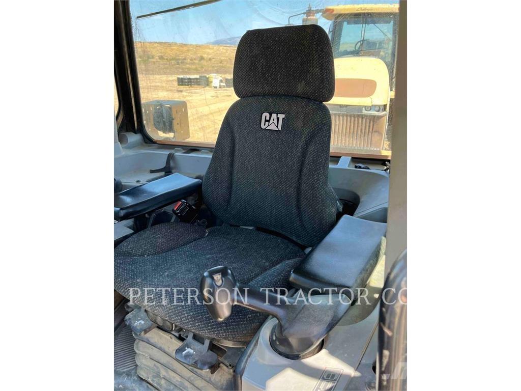 CAT D8T Buldozer sobre oruga