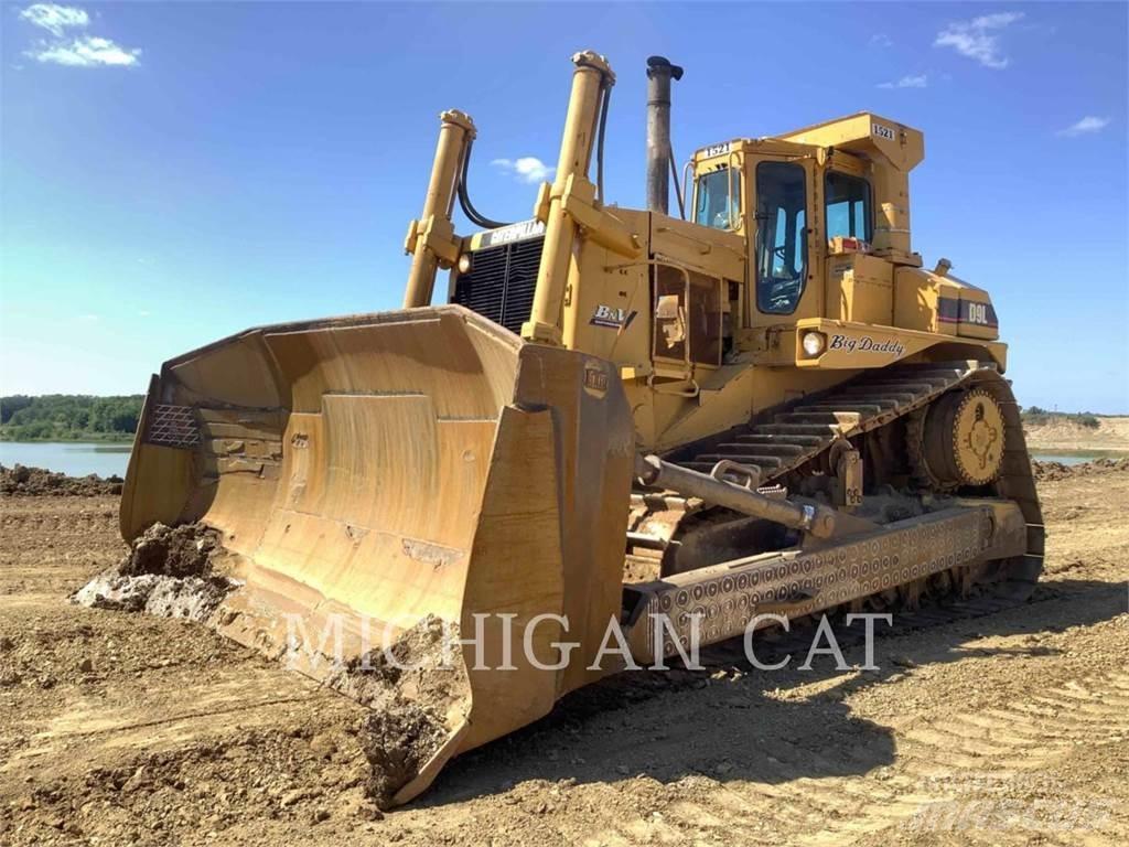 CAT D9L Buldozer sobre oruga