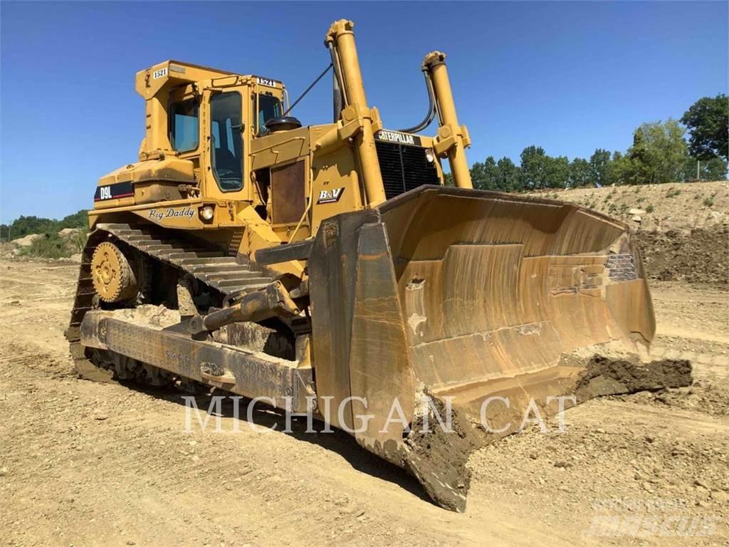 CAT D9L Buldozer sobre oruga