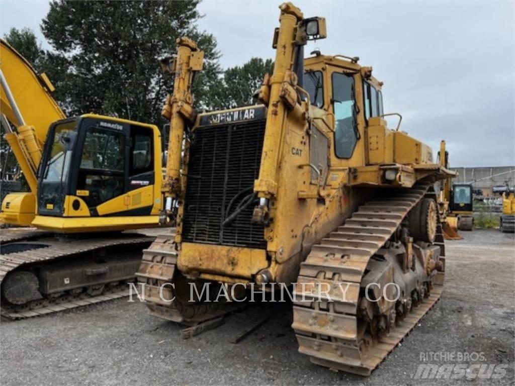 CAT D9N Buldozer sobre oruga