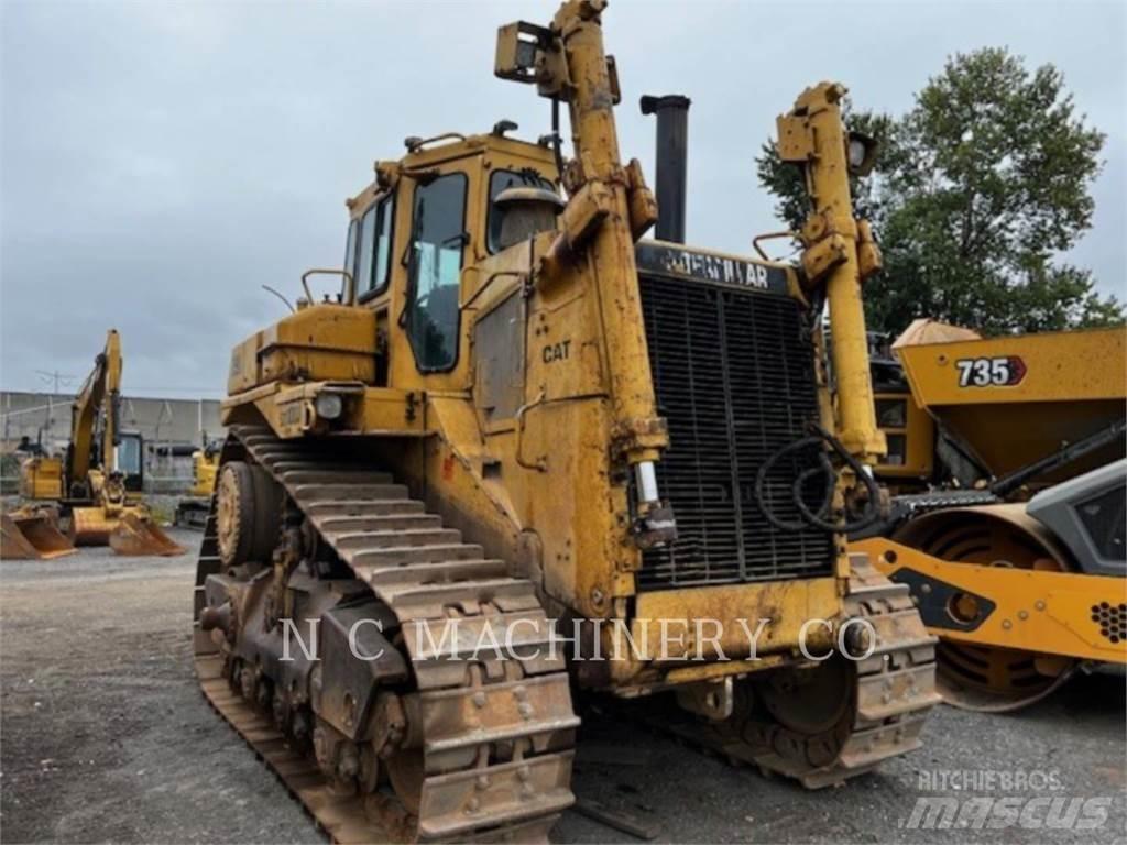 CAT D9N Buldozer sobre oruga