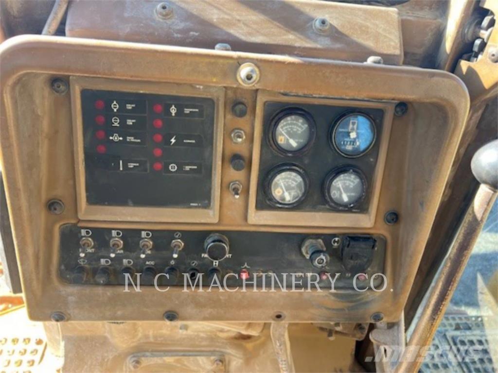 CAT D9N Buldozer sobre oruga