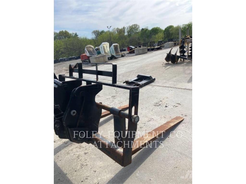 CAT FKTHT60W Carretillas telescópicas