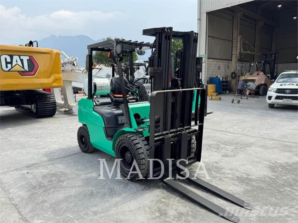 CAT MITSUBISHI FG30N-LP Montacargas - otros