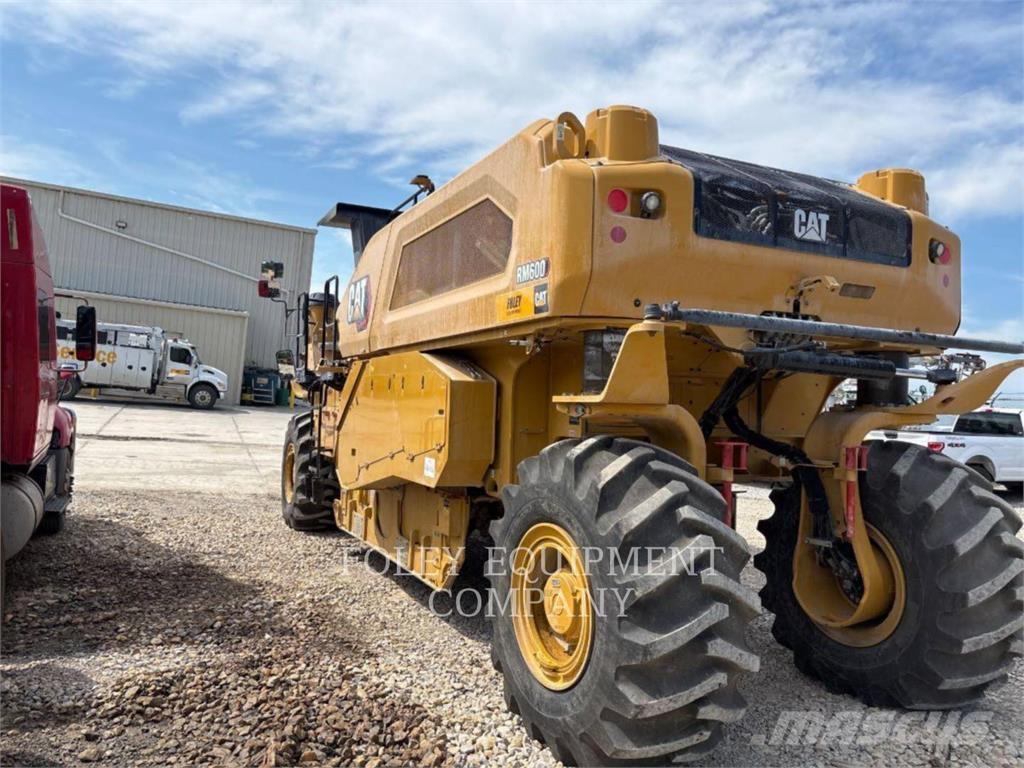 CAT RM600-01 Asfaltadoras