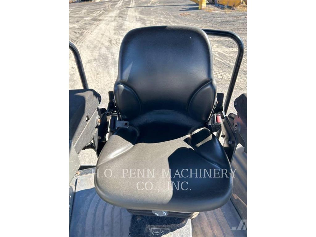  CB7 Compactadoras de suelo