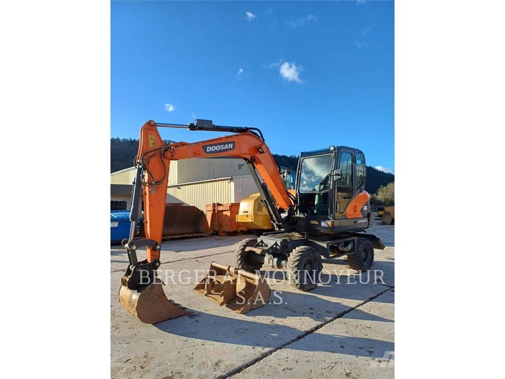 Doosan DX57W-7 Excavadoras de ruedas