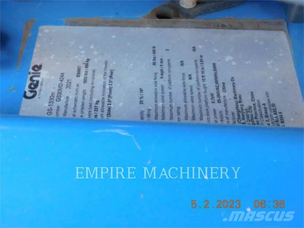 Genie GS1330 Plataformas con brazo de elevación manual