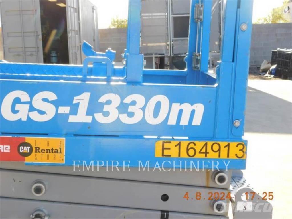 Genie GS1330 Plataformas con brazo de elevación manual