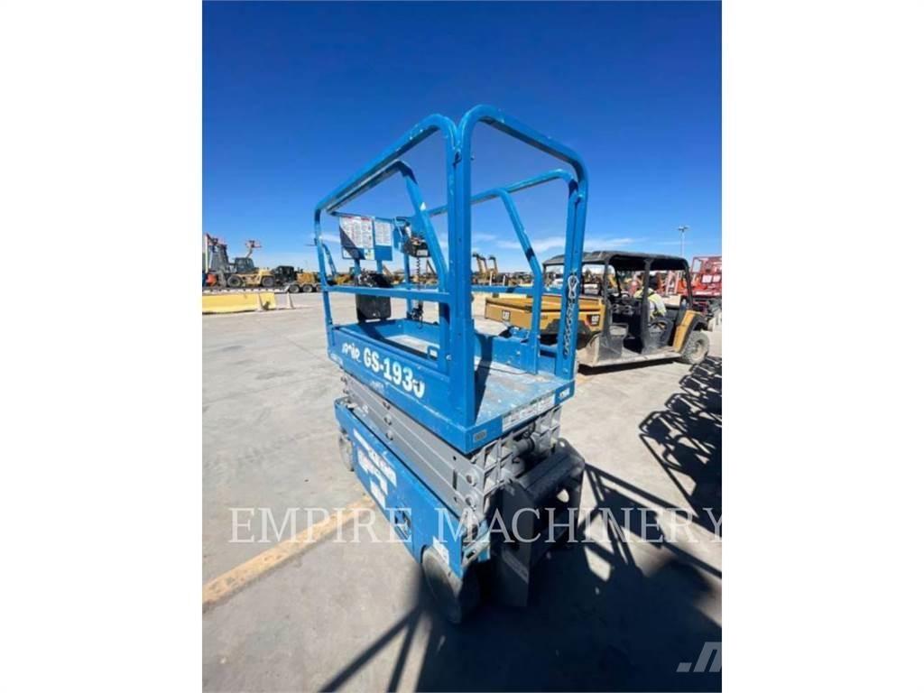 Genie GS1930 Plataformas con brazo de elevación manual