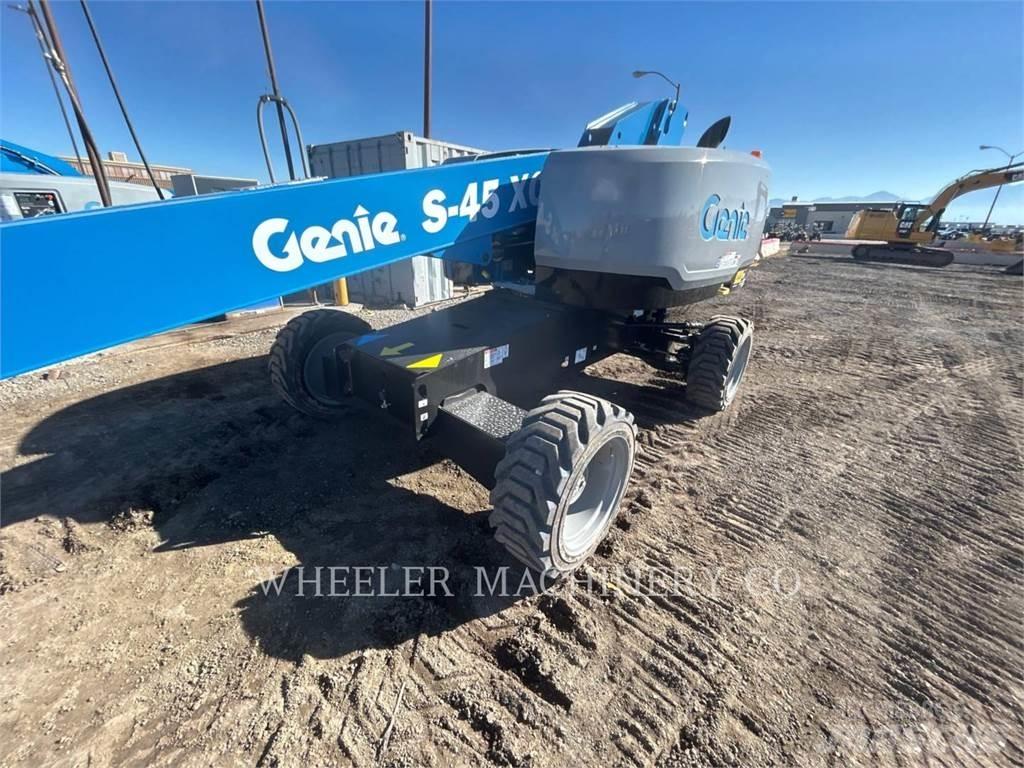 Genie S45XC Plataformas con brazo de elevación manual