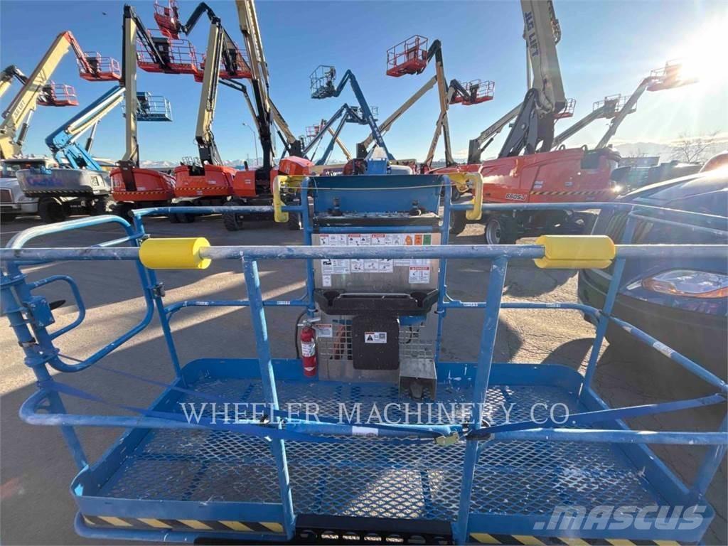 Genie S85XC Plataformas con brazo de elevación manual