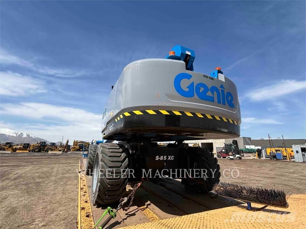 Genie S85XC Plataformas con brazo de elevación manual