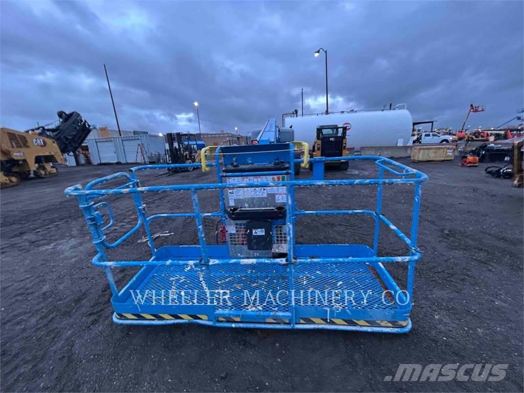 Genie S85XC Plataformas con brazo de elevación manual