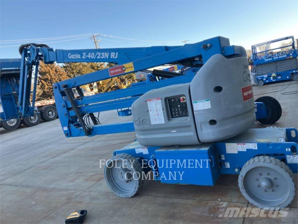 Genie Z40/23NRJ Plataformas con brazo de elevación manual