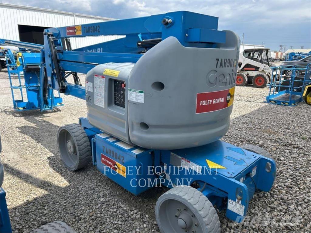 Genie Z40/23NRJ Plataformas con brazo de elevación manual