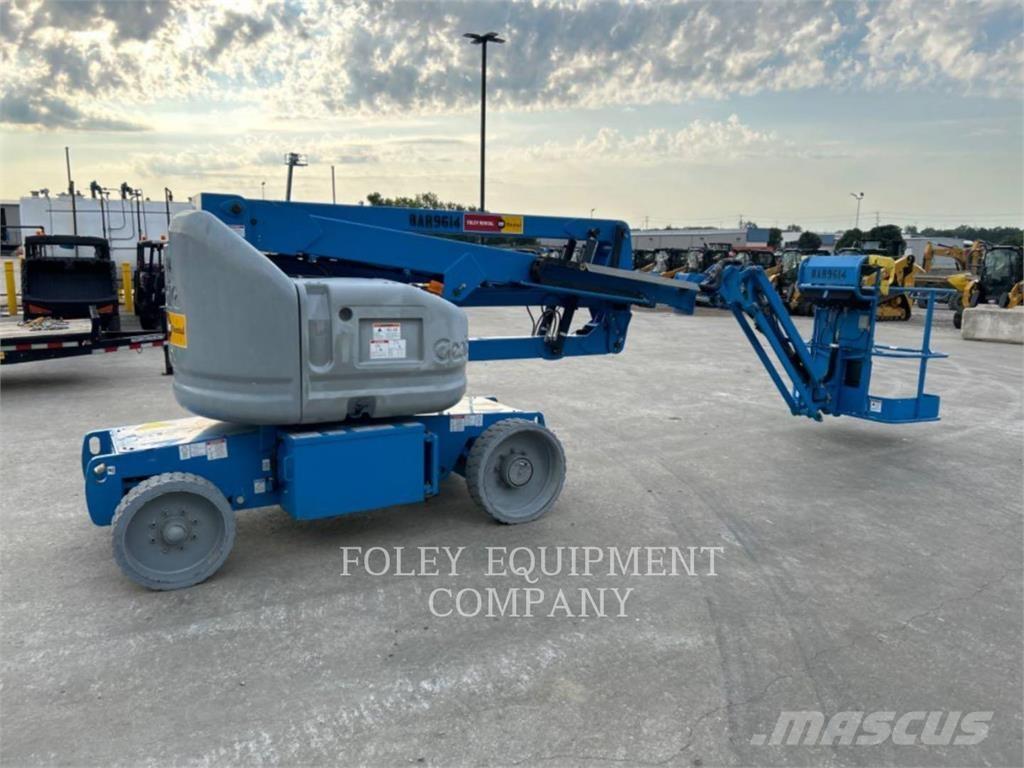 Genie Z40/23NRJ Plataformas con brazo de elevación manual