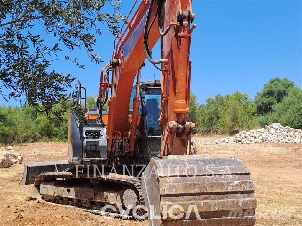 Hitachi ZX135 Excavadoras sobre orugas