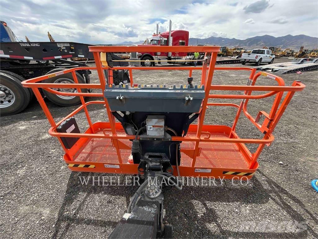 JLG 460SJ SP Plataformas con brazo de elevación manual
