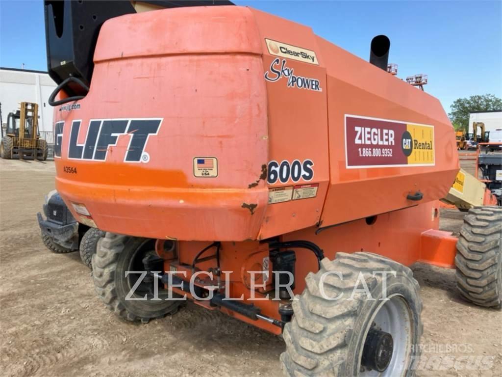 JLG 600S Plataformas con brazo de elevación manual