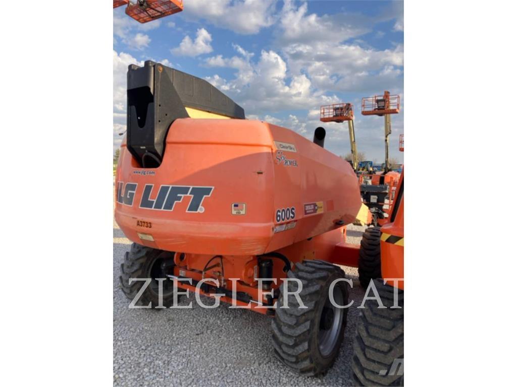 JLG 600S Plataformas con brazo de elevación manual