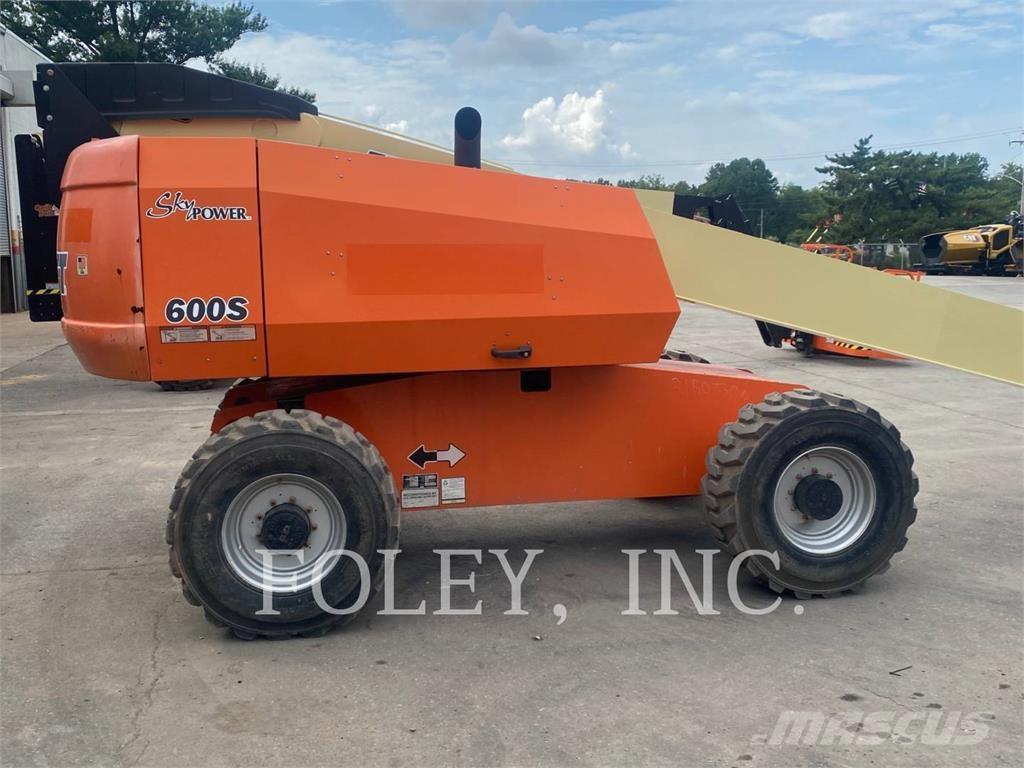 JLG 600S Plataformas con brazo de elevación manual