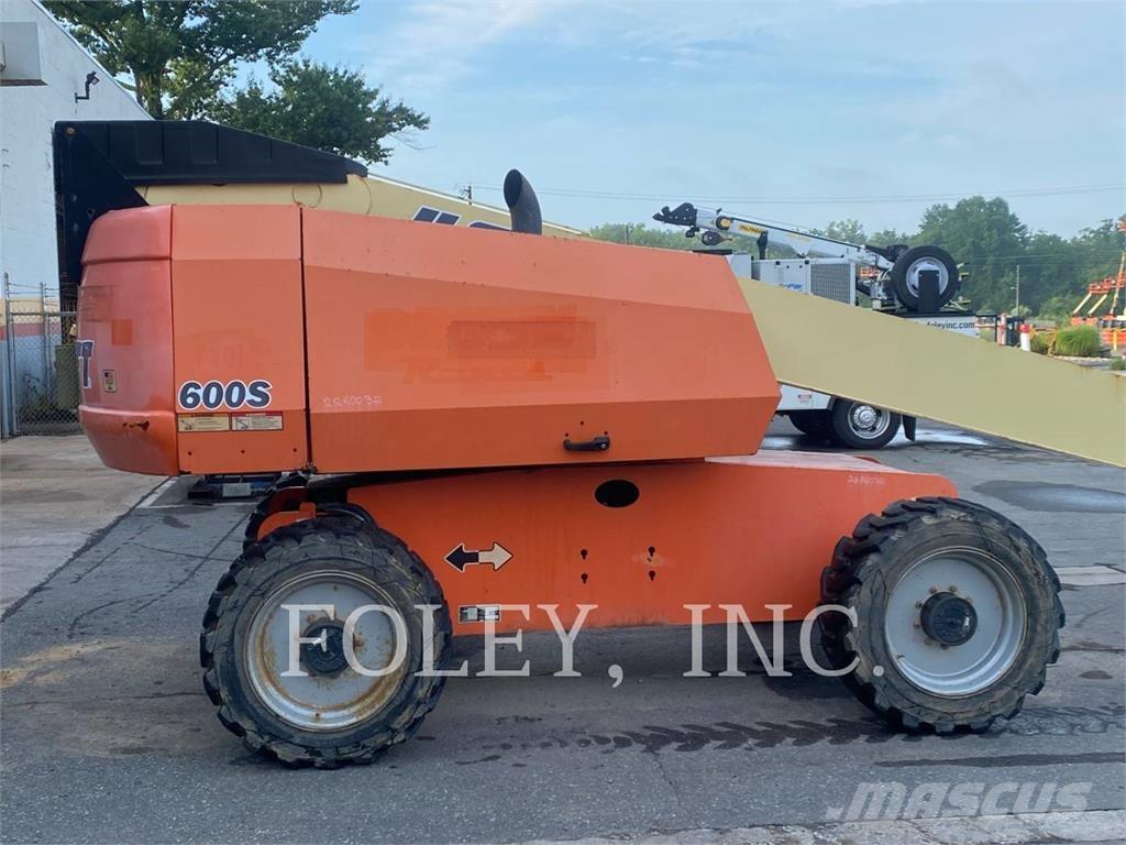 JLG 600S Plataformas con brazo de elevación manual