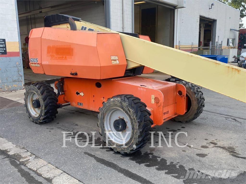JLG 600S Plataformas con brazo de elevación manual