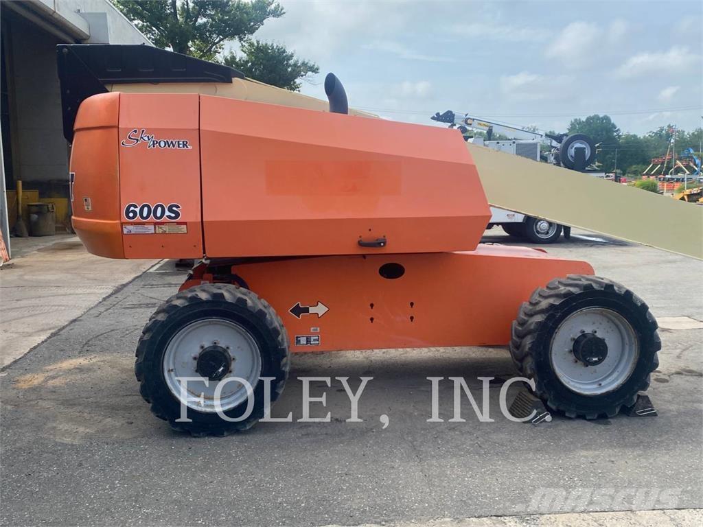 JLG 600S Plataformas con brazo de elevación manual