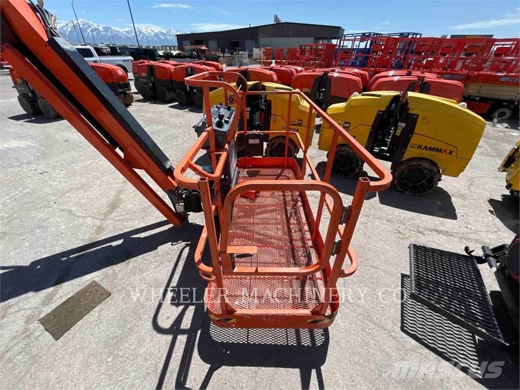 JLG 860SJ SP Plataformas con brazo de elevación manual